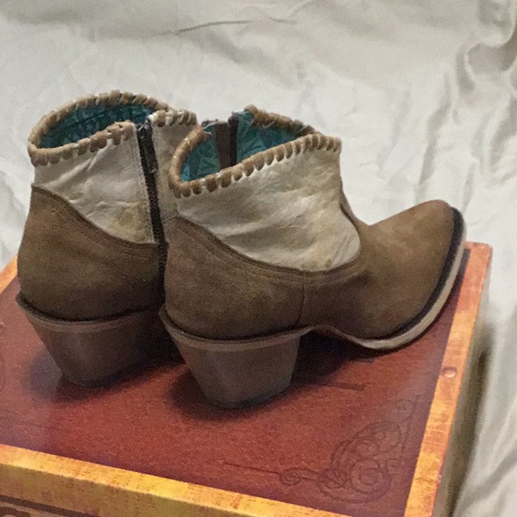 Brown suede booties sz8 - Picture 2 of 6